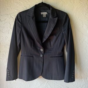 Ann Taylor Navy Blazer with Notched Lapel and Fitted Silhouette Women’s size 4P